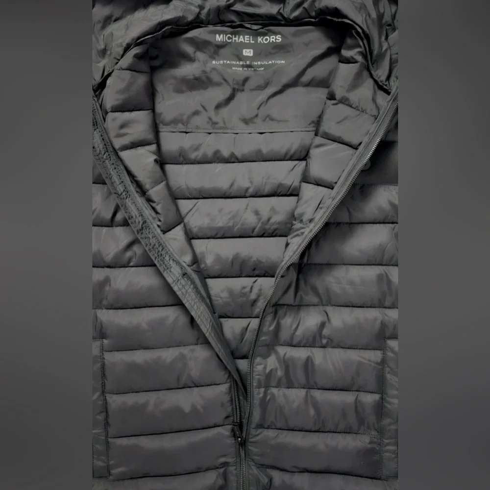 MICHAEL KORS MEN'S LIGHWEIGHT HOODED LONG SLEEVE BLACK PUFFER JACKET MX68755